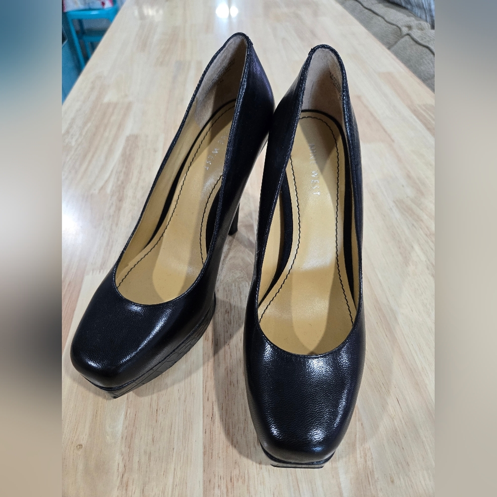 Nine West Black Leather Heels Sleek Design